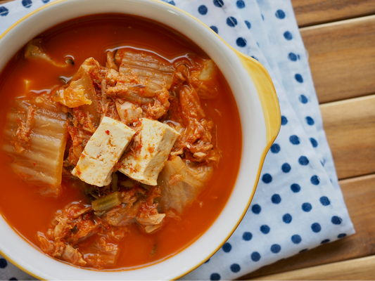 Kimchi Recipes Using Seasonal Ingredients from Spring to Winter: From Kimchi Stew to White Kimchi